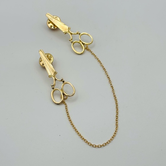 Source Unknown Jewelry - Vintage Gold-Tone Scissors Decorative Brooch with Chain
